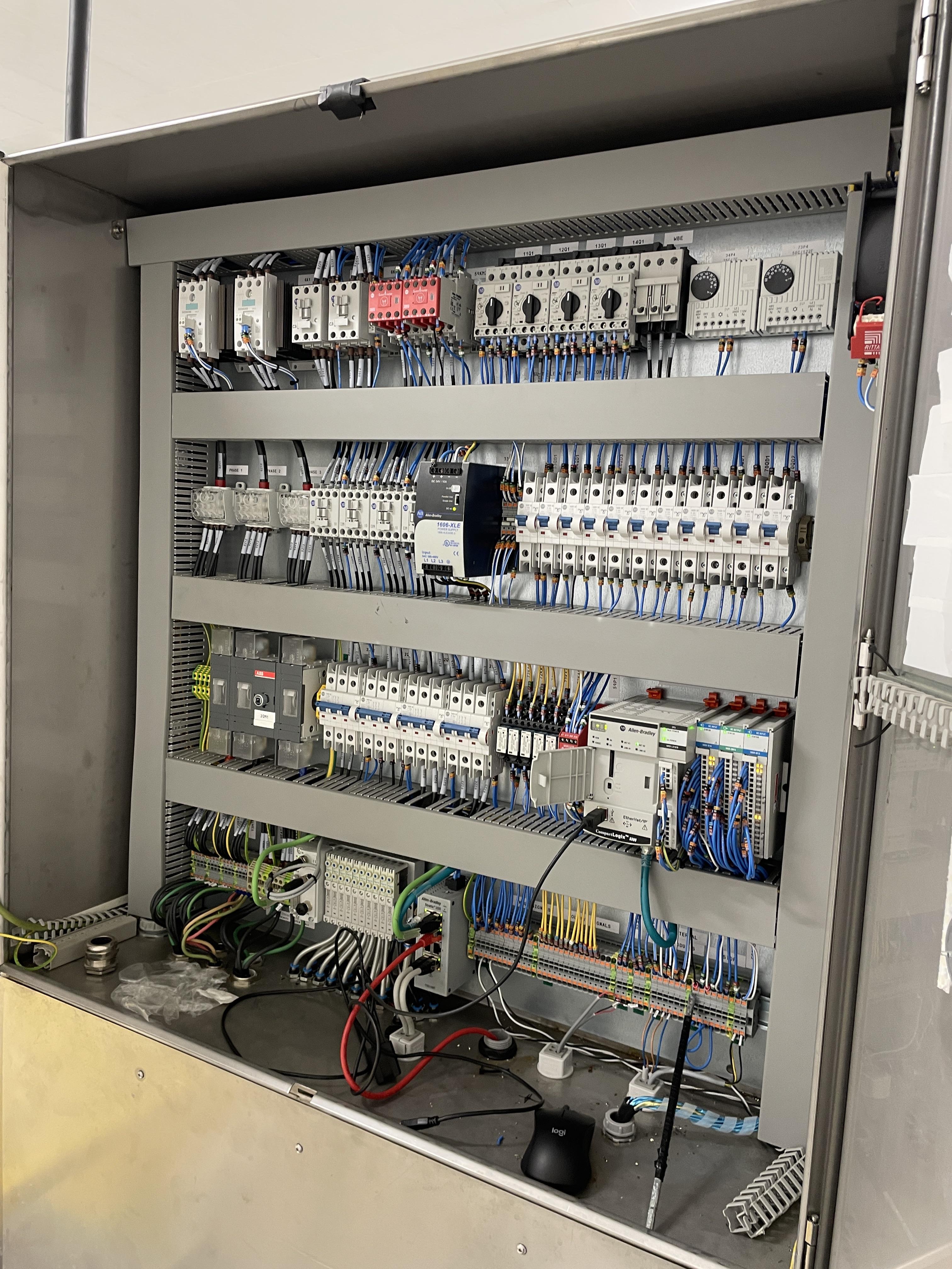 Painel elétrico industrial montado pela Tech Automação